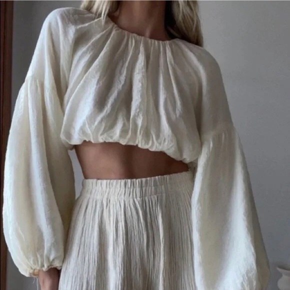 The ELOISE Puff Sleeve Crop - Picture 1 of 6